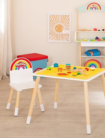 6 botes de plastilina + mesa y silla infantil + alfombra y accesorios 'roba x Play-Doh'