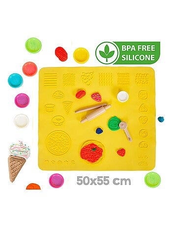 6 botes de plastilina + mesa y silla infantil + alfombra y accesorios 'roba x Play-Doh'