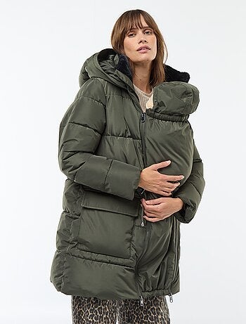 Anorak de maternidad con detalle para portear al bebé