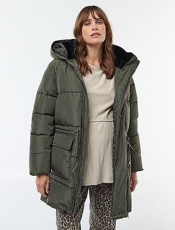 Anorak de maternidad con detalle para portear al bebé