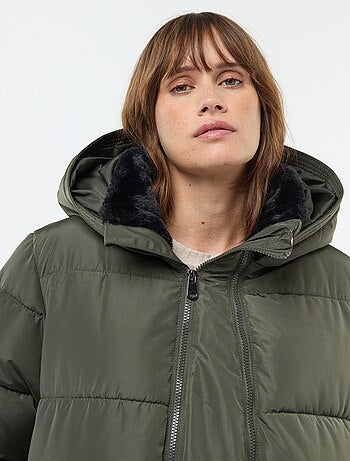 Anorak de maternidad con detalle para portear al bebé