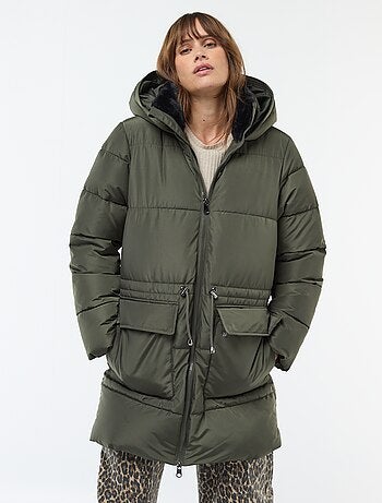 Anorak de maternidad con detalle para portear al bebé
