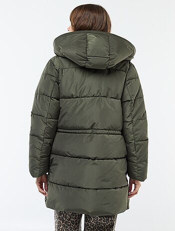 Anorak de maternidad con detalle para portear al bebé