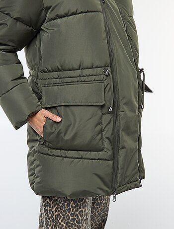 Anorak de maternidad con detalle para portear al bebé