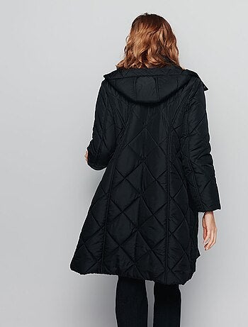 Abrigo largo acolchado de invierno con capucha.