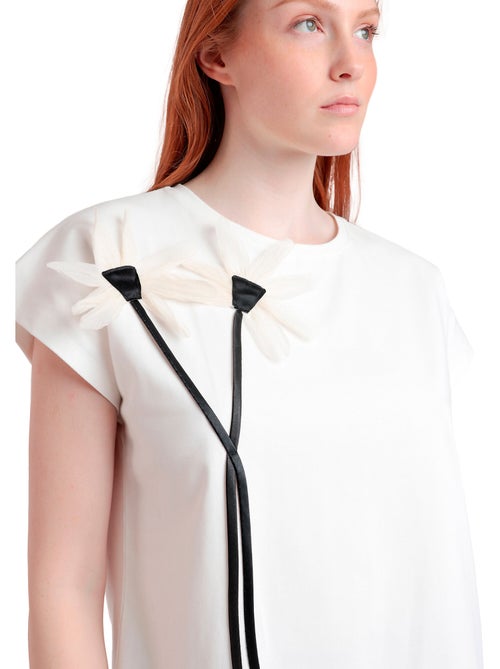 ADMAS Camiseta Manga Corta Flor Aplicada para Mujer - Kiabi ADMAS Camiseta Manga Corta Flor Aplicada para Mujer - Kiabi