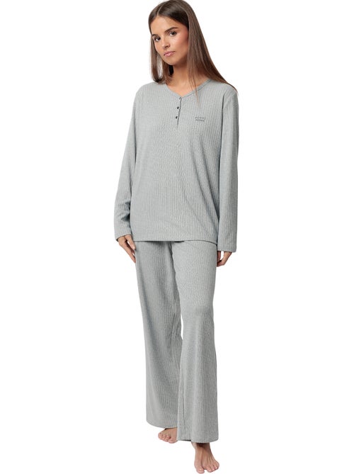 ADMAS HOME Pijama Manga Larga Tapeta Canalé Supersoft para Mujer - Kiabi ADMAS HOME Pijama Manga Larga Tapeta Canalé Supersoft para Mujer - Kiabi