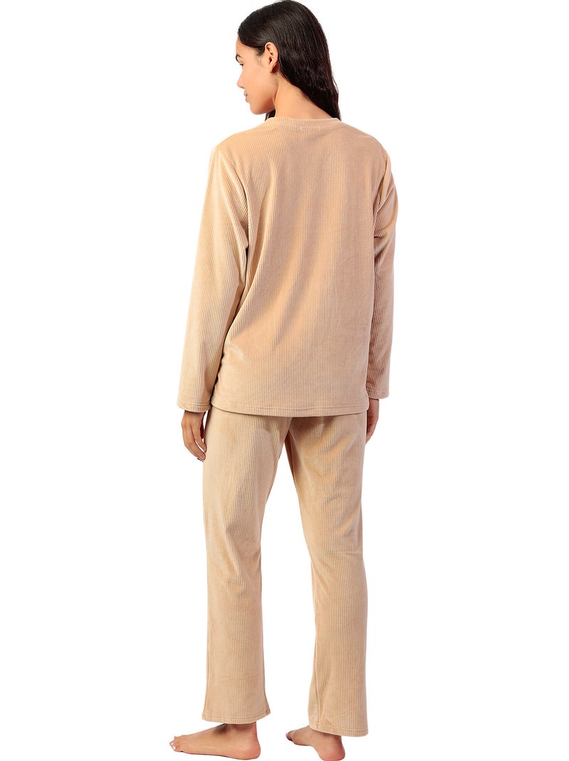 ADMAS HOME Pijama Manga Larga Terciopelo Adm Home para Mujer Beige - Kiabi