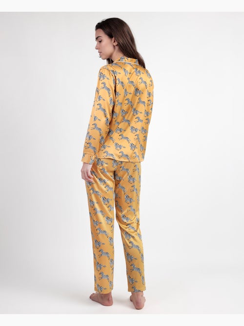 ADMAS LUXURY Pijama Manga Larga Abierto Satinado Zebra Gold para Mujer - Kiabi ADMAS LUXURY Pijama Manga Larga Abierto Satinado Zebra Gold para Mujer - Kiabi