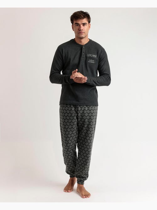 ADMAS MAGNIFIC Pijama Manga Larga Cross A para Hombre - Kiabi ADMAS MAGNIFIC Pijama Manga Larga Cross A para Hombre - Kiabi