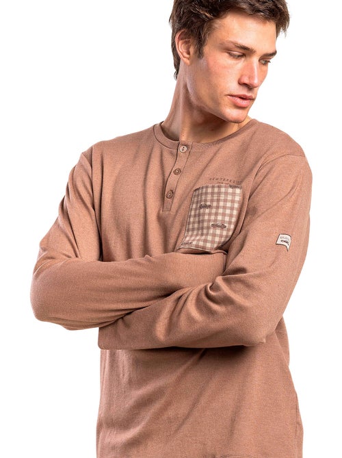ADMAS Pijama Manga Larga Tapeta Brown New York para Hombre - Kiabi ADMAS Pijama Manga Larga Tapeta Brown New York para Hombre - Kiabi