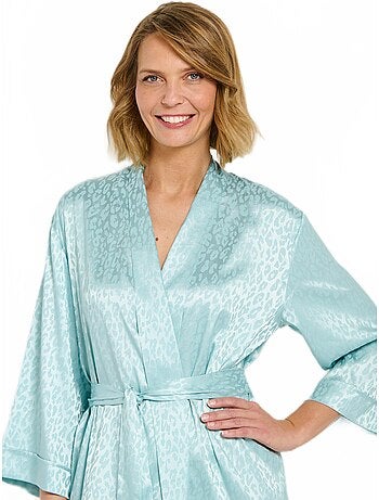 Albornoz tipo kimono de satén de largo medio con estampado de leopardo - Afibel