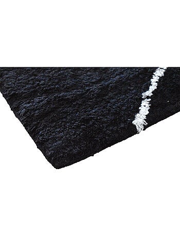 Alfombra bereber con motivos gráficos