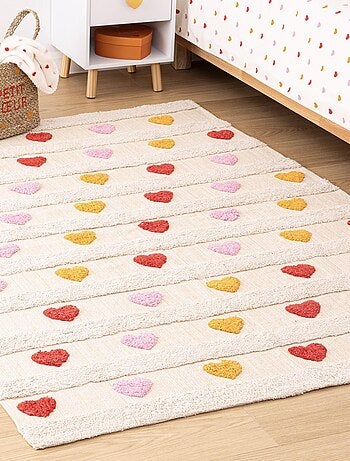 Alfombra infantil con corazones en relieve
