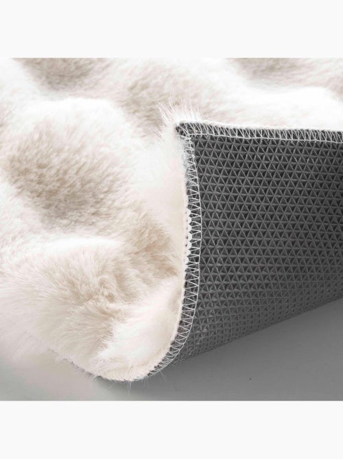 Alfombra suave de imitación piel con relieve mullido - Kiabi