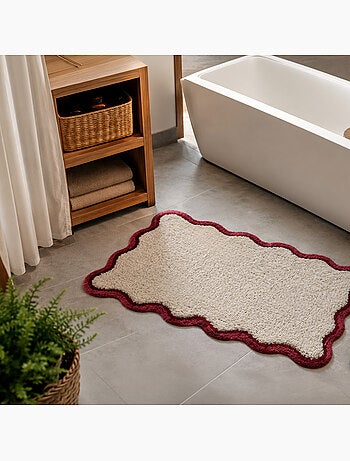 Alfombrilla de baño de algodón con textura y bordes festoneados.
