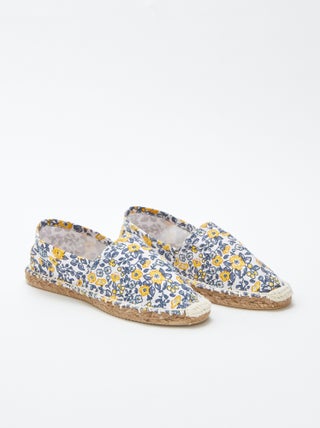 Alpargatas con estampado de flores
