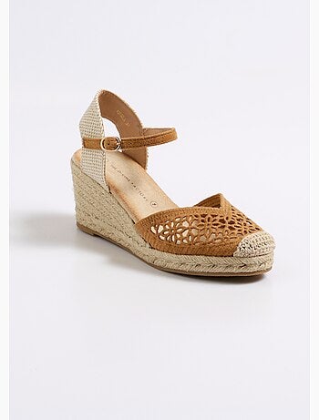 Alpargatas de cuña con flores caladas - AFIBEL