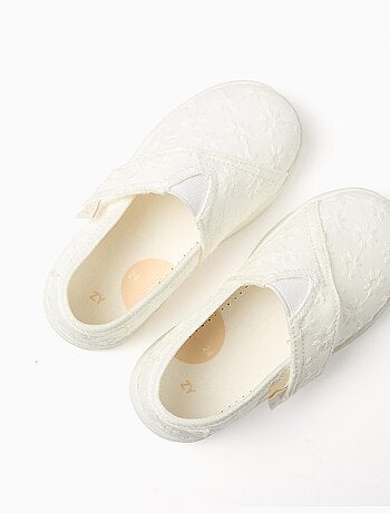 Alpargatas de lino con bordado floral