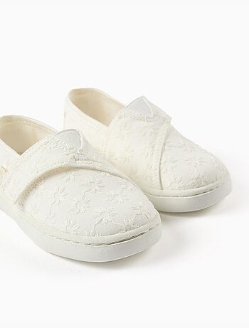 Alpargatas de lino con bordado floral