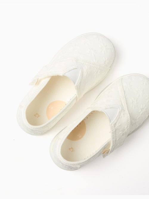 Alpargatas de lino con bordado floral - Kiabi