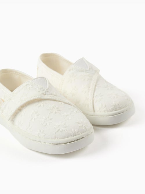 Alpargatas de lino con bordado floral - Kiabi