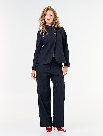 Americana de cuello alto con efecto cruzado