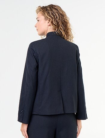 Americana de cuello alto con efecto cruzado