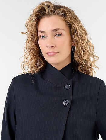 Americana de cuello alto con efecto cruzado