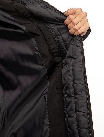 Anorak de maternidad con detalle para portear al bebé