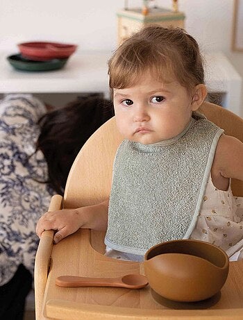 Babero con botones a presión