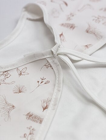 Babero delantal con mangas largas para bebé