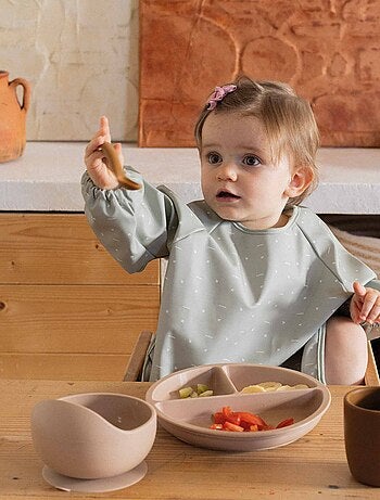 Babero delantal con recogemigas para bebé