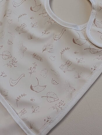 babero para bebé con bolsillo