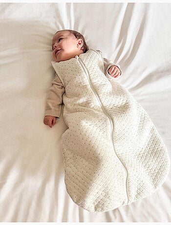 Babygrow acolchado de algodón, blanco