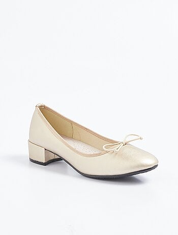 Bailarinas con tacón pequeño, ancho cómodo, lazo elegante. - Afibel