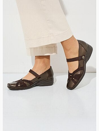 Bailarinas confort anchas de piel con tiras de velcro