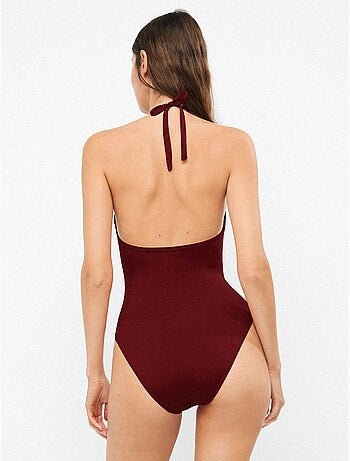 Bañador halter con foam fijo y detalle metálico en v en escote