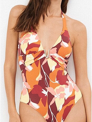 Bañador halter con foam fijo y detalle metálico en v en escote