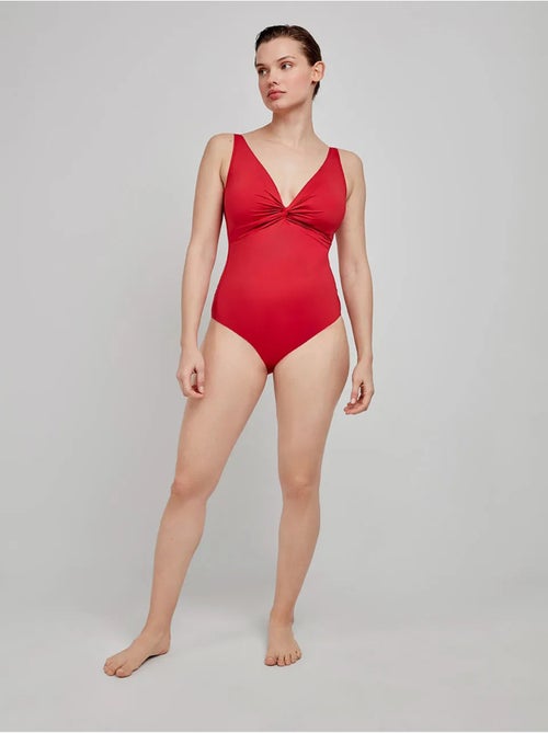 Bañador plus size moldeador, sin aro, con foam y nudo en escote - Kiabi Bañador plus size moldeador, sin aro, con foam y nudo en escote - Kiabi
