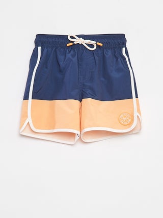 Bañador tipo bermudas  con cordones ajustables