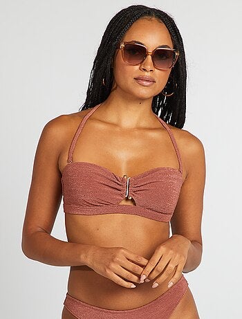 Bandeau de bikini con pedrería entre las copas