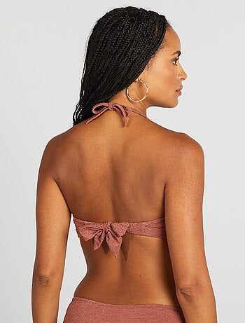 Bandeau de bikini con pedrería entre las copas