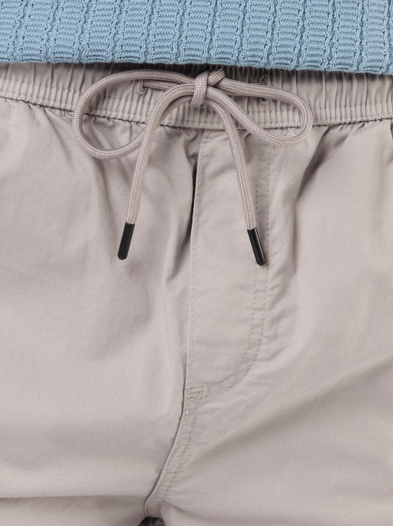 Bermuda chino en popelina con bolsillos con solapa Gris - Kiabi