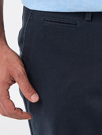 Bermuda chino liso en dobby