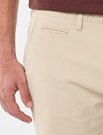 Bermuda chino liso en dobby