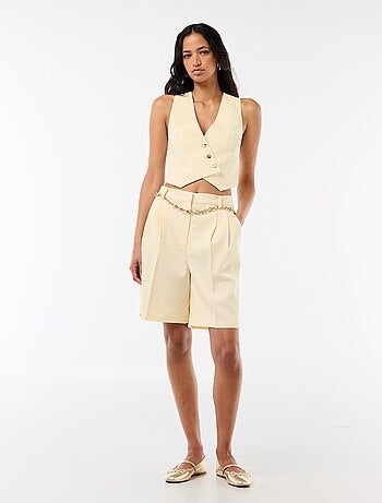 Bermuda con pinzas de tiro alto