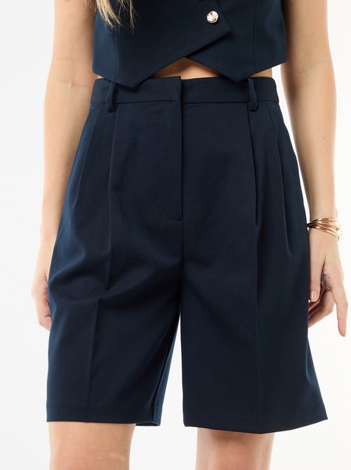 Bermuda con pinzas de tiro alto - Kiabi