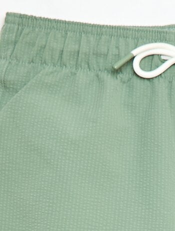 Bermuda de baño con efecto gofrado