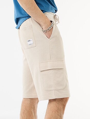 Bermuda de felpa ligera con bolsillos con solapa